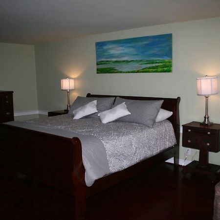 Shea'S Riverside Inn & Motel Essex 외부 사진