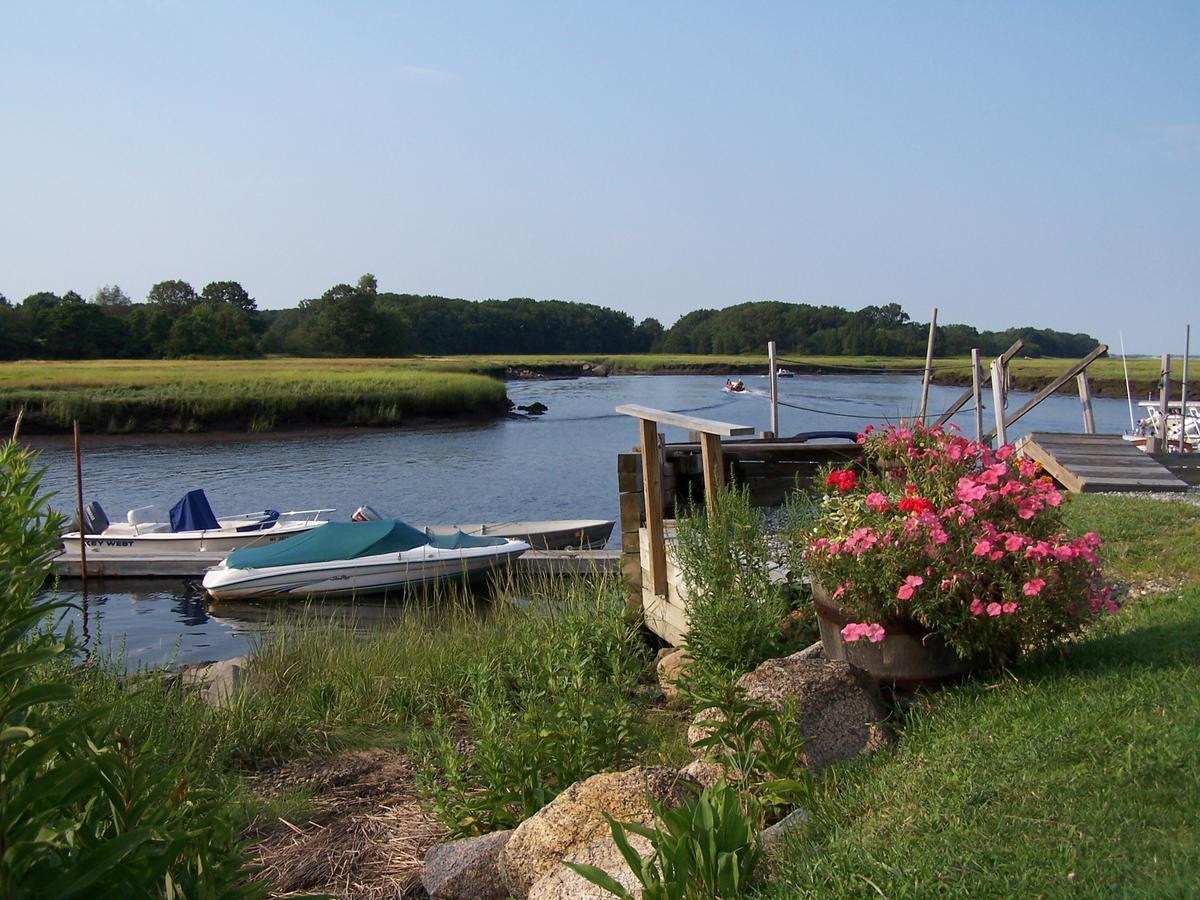 Shea'S Riverside Inn & Motel Essex 외부 사진