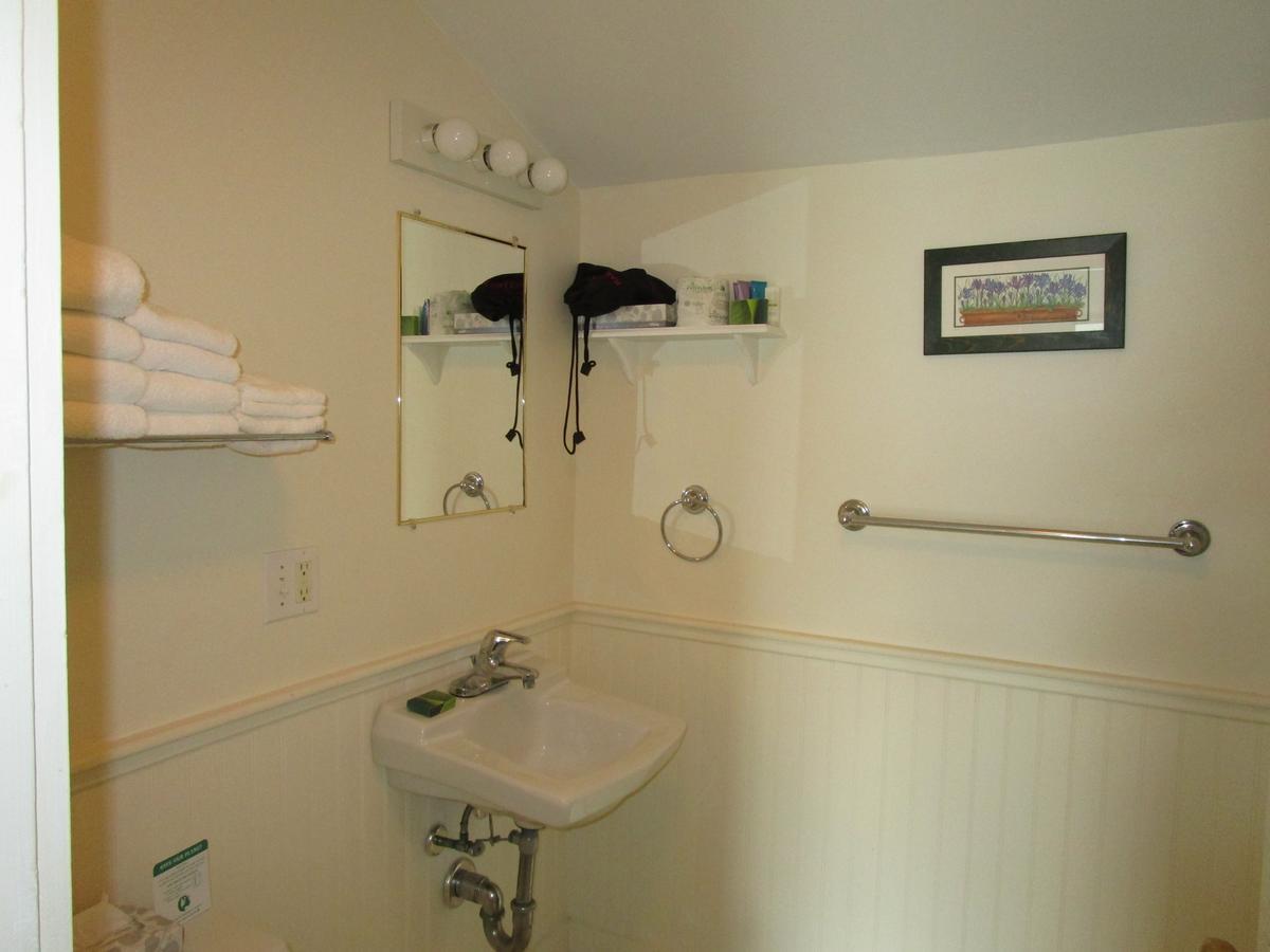 Shea'S Riverside Inn & Motel Essex 외부 사진