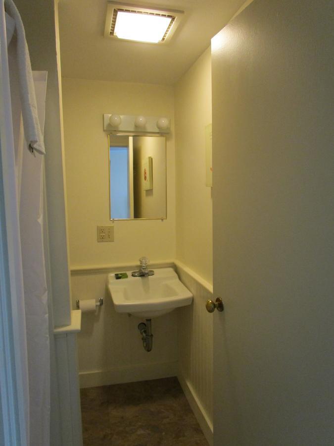 Shea'S Riverside Inn & Motel Essex 외부 사진