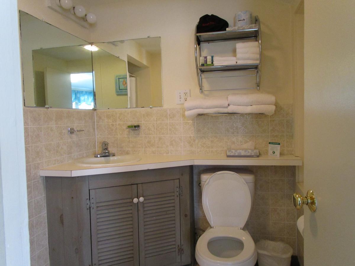 Shea'S Riverside Inn & Motel Essex 외부 사진