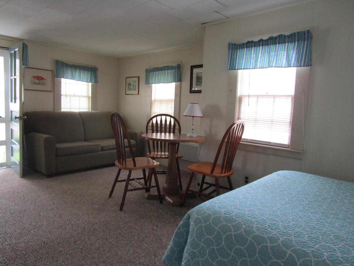 Shea'S Riverside Inn & Motel Essex 외부 사진