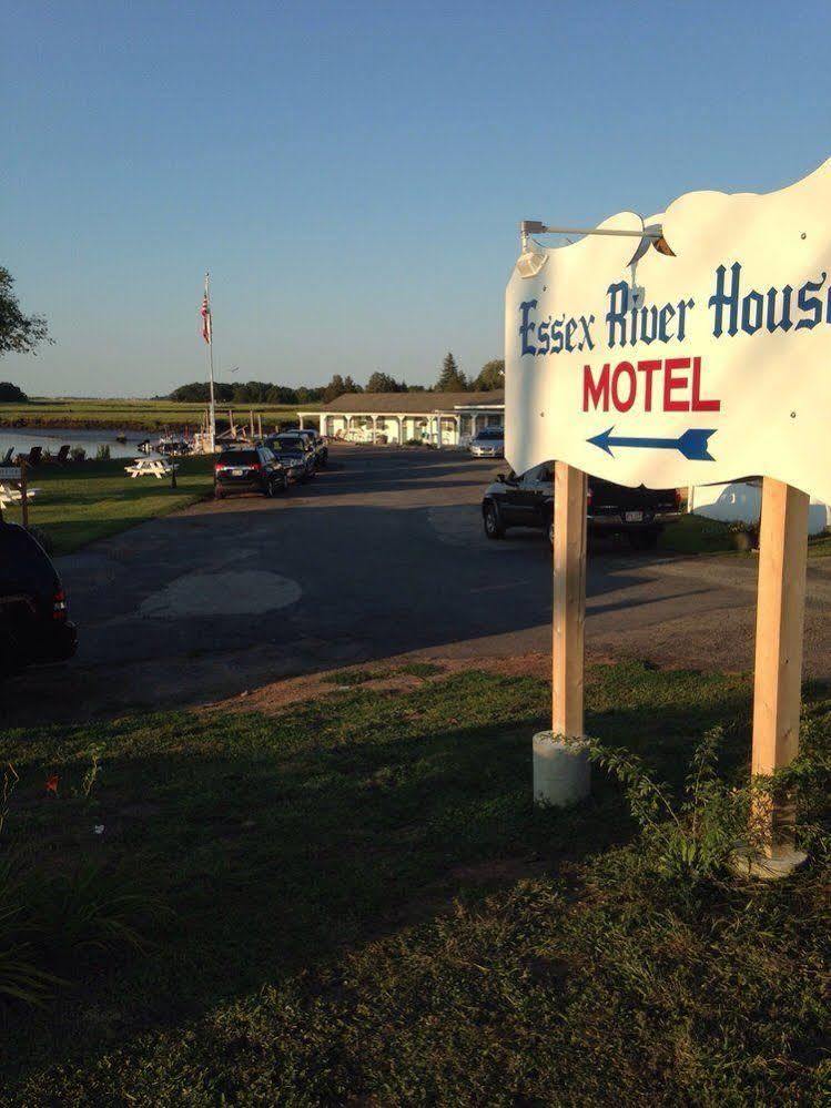 Shea'S Riverside Inn & Motel Essex 외부 사진
