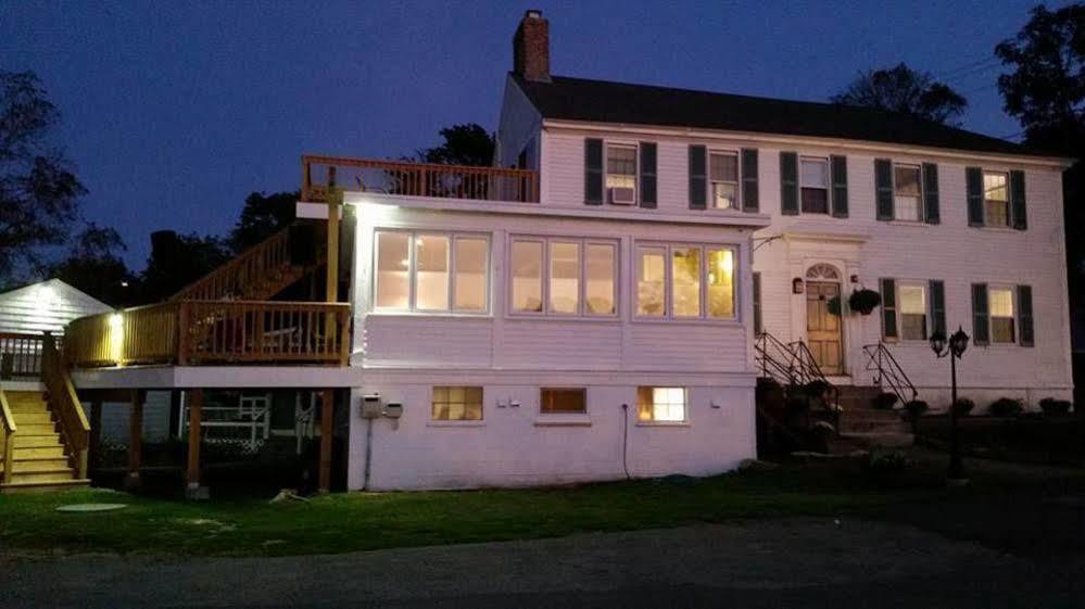 Shea'S Riverside Inn & Motel Essex 외부 사진