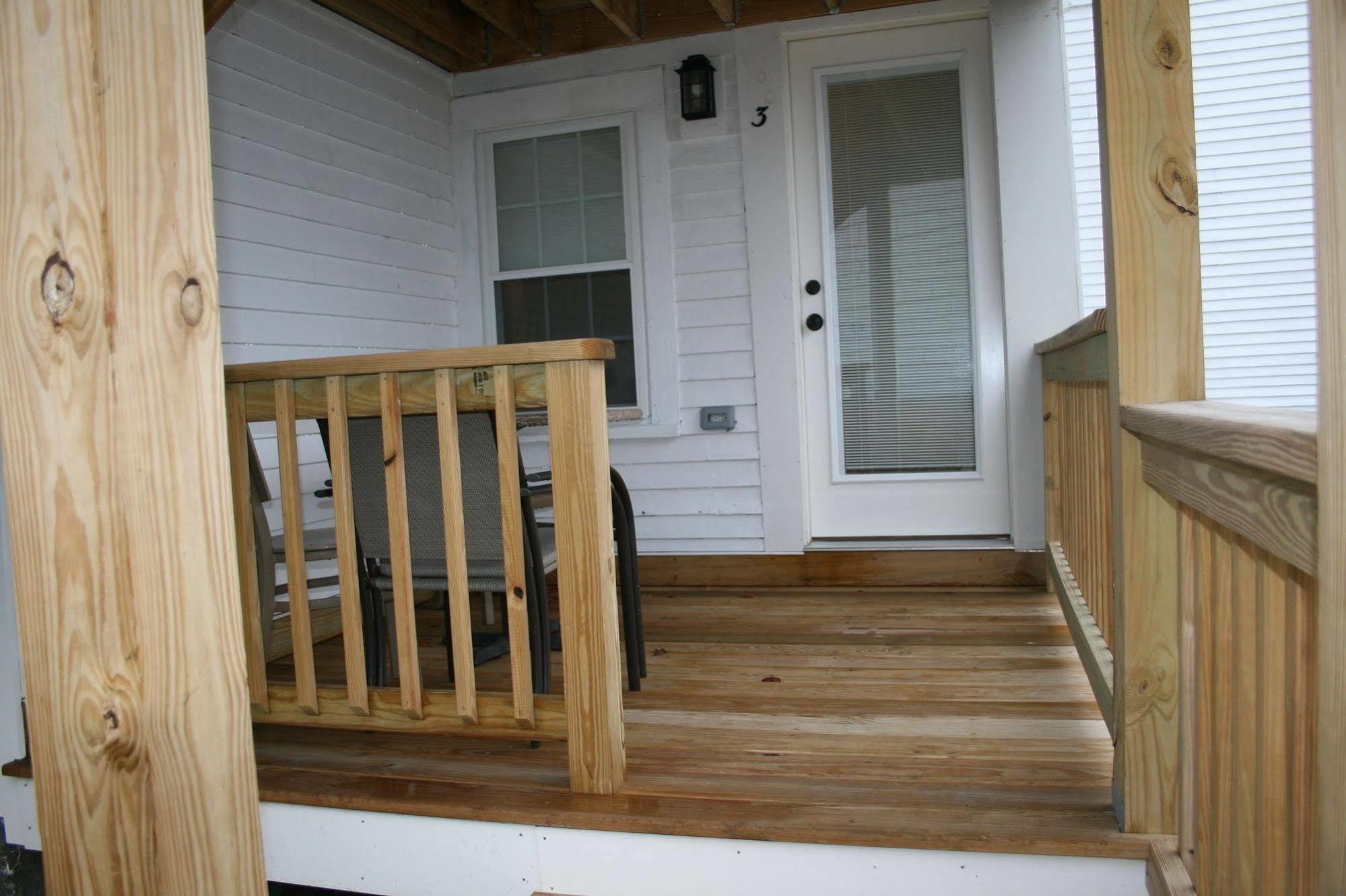 Shea'S Riverside Inn & Motel Essex 외부 사진