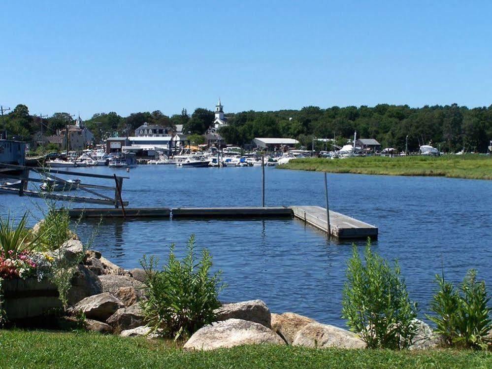 Shea'S Riverside Inn & Motel Essex 외부 사진