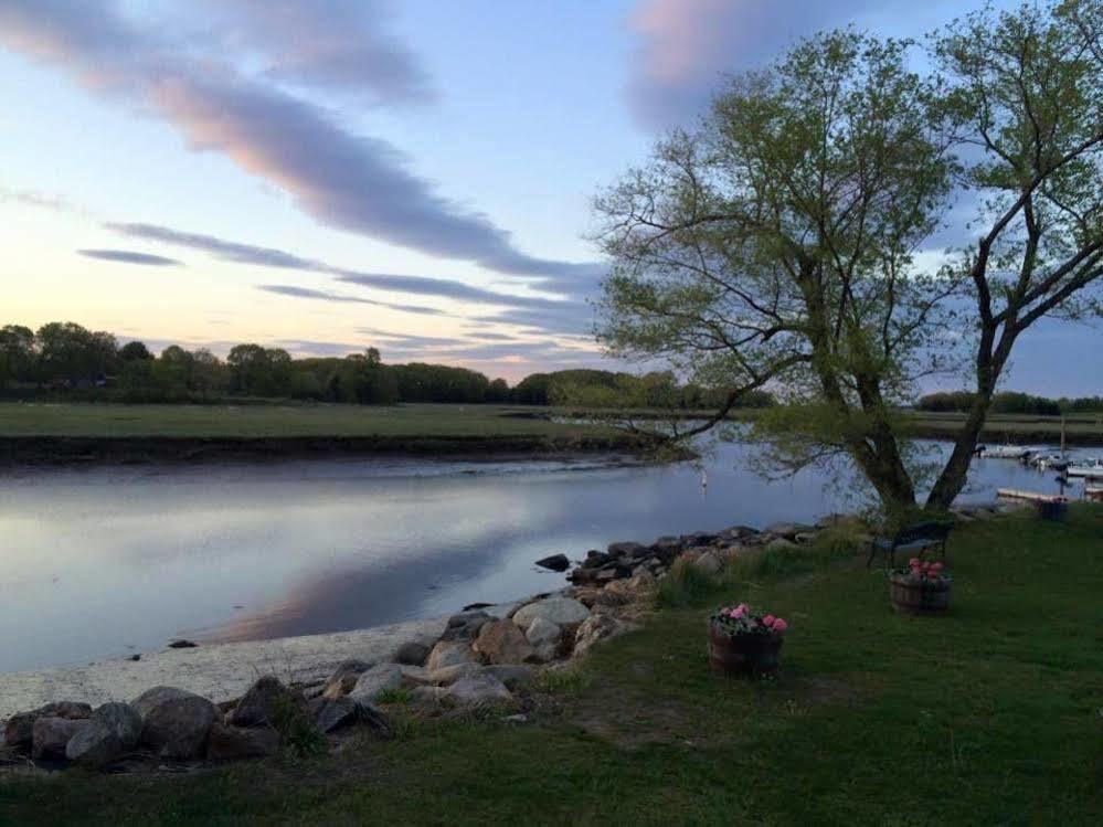 Shea'S Riverside Inn & Motel Essex 외부 사진