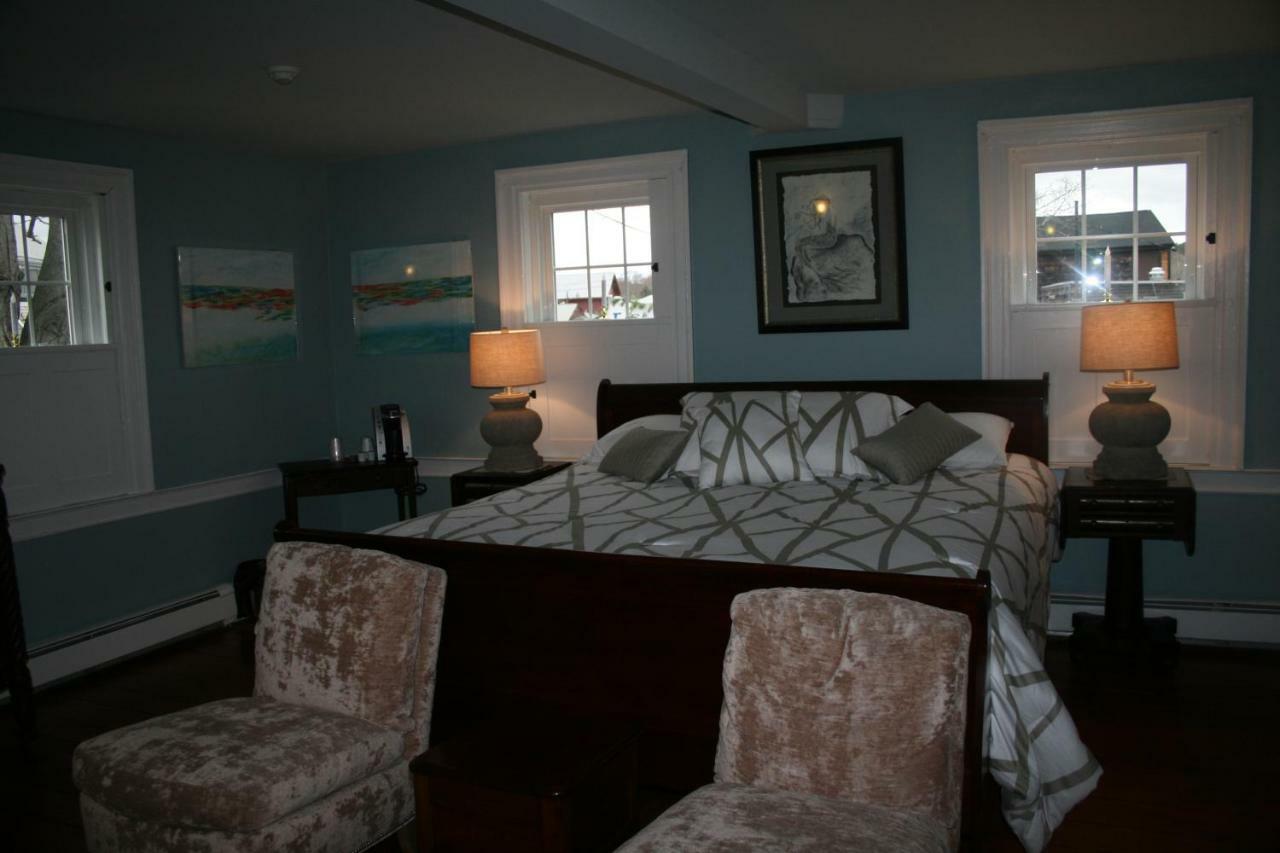 Shea'S Riverside Inn & Motel Essex 외부 사진